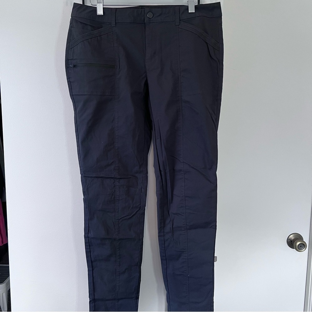 EUC Mountain Hardwear women’s black hiking pants, size 8